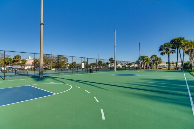 Building Photo - 5172 Coquina Key Dr SE