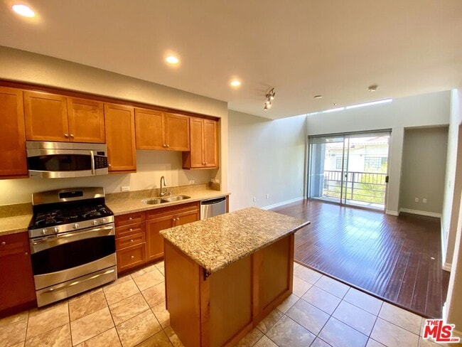 Building Photo - 629 Traction Ave