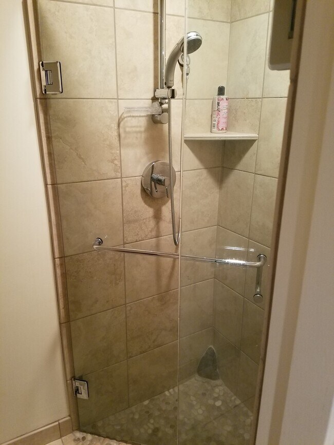 Building Photo - WINTER SPECIAL: Beautiful Hidden Gem Moder...