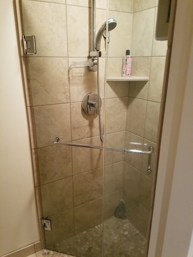 Building Photo - WINTER SPECIAL: Beautiful Hidden Gem Modern Custom Home in Great Salem Neighborhood!