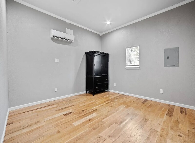 Building Photo - 2714 E 15th St