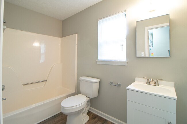 Building Photo - 9-409 Thompsonville Ln