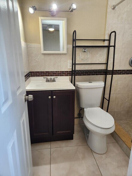 Building Photo - 3071 SW 27th Ave