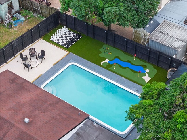 Building Photo - 6660 Custer St