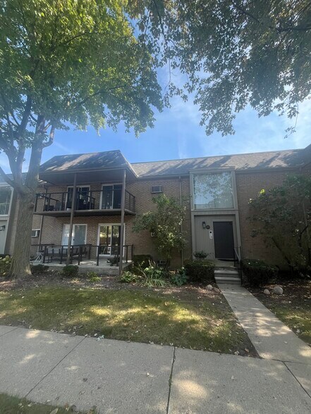 Primary Photo - 1707 E 14 Mile Rd