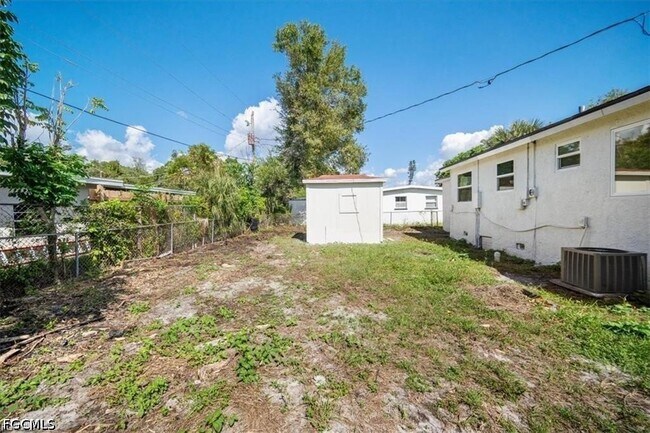 Building Photo - 1644 Pawnee St