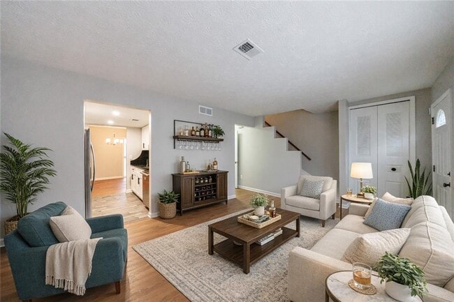 Building Photo - 1960 Hamilton Pl SE