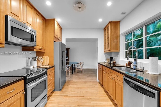 Building Photo - 9550 NW 1st Ave