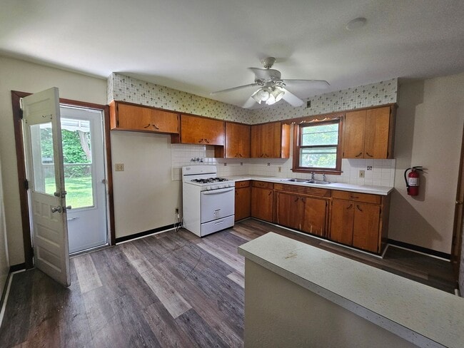 Building Photo - Kent 2 Bedroom 1 Bath Duplex