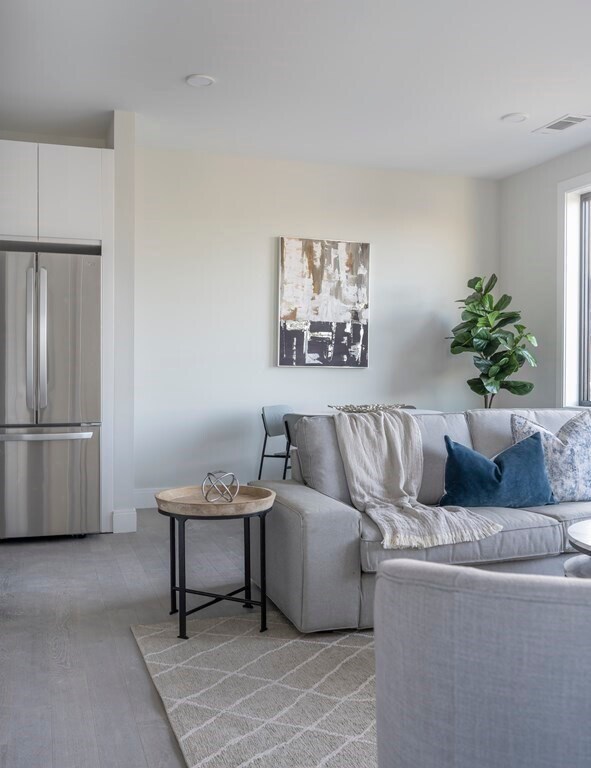 Building Photo - 156 Liverpool St