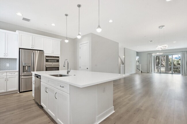 Building Photo - 12556 Gross Pointe Dr