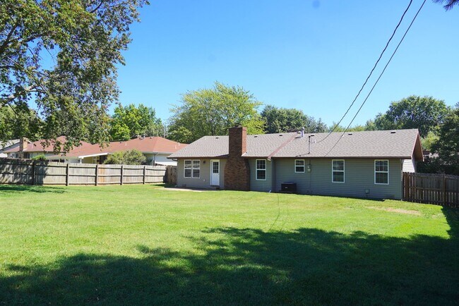 Building Photo - Adorable 3-Bed, 2-Bath Home with 2-Car Garage in Prime Location!