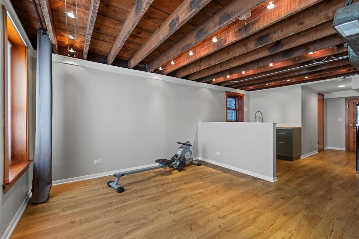 Building Photo - 3010 S Poplar Ave