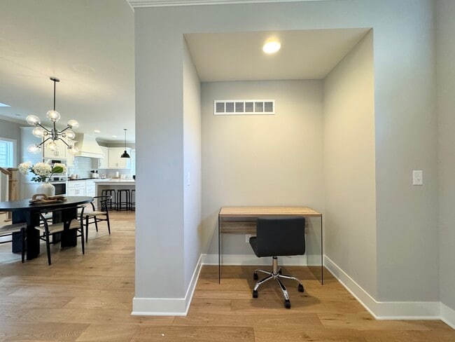 Building Photo - 717 Corbin Terrace