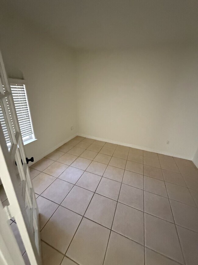 Building Photo - 8960 Tumbling Pebble Way
