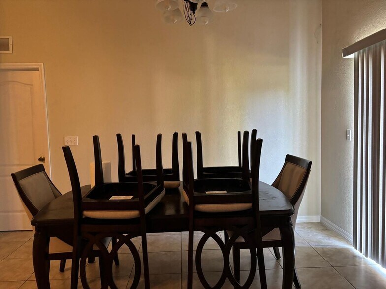 Building Photo - 616 Valencia Ct