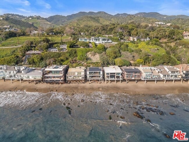 Building Photo - 27002 Malibu Cove Colony Dr