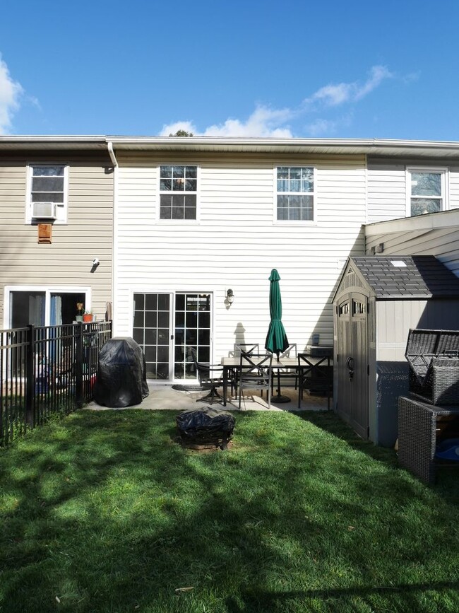 Building Photo - Beautiful Townhouse- Taneytown, MD