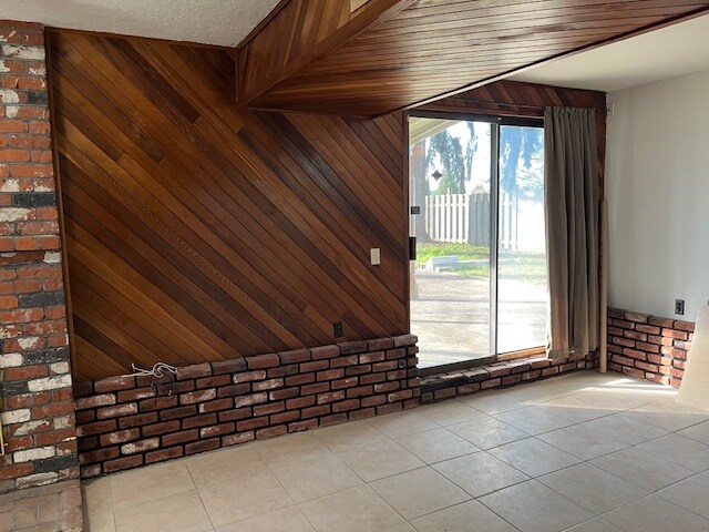 Building Photo - 7147 SE Clackamas Rd