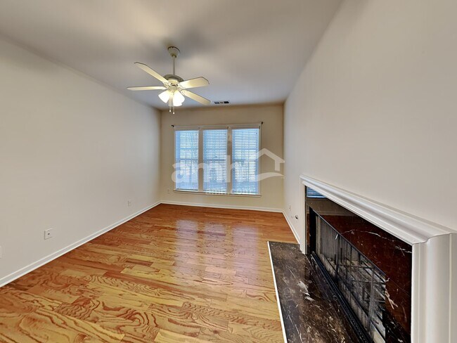 Building Photo - 407 Pinoak Dr