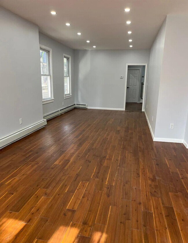 Building Photo - 40 Condict St