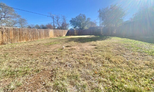 Building Photo - 2205 28th St