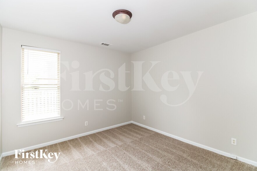 Building Photo - 1260 Sierra Ct