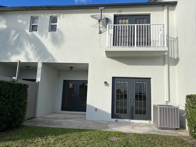 Building Photo - 1651 Hawthorne Plz