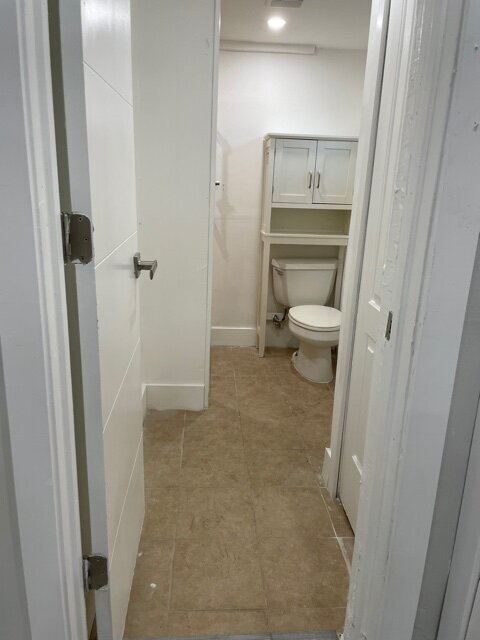 Building Photo - Charming 1-Bedroom in North Miami Beach
