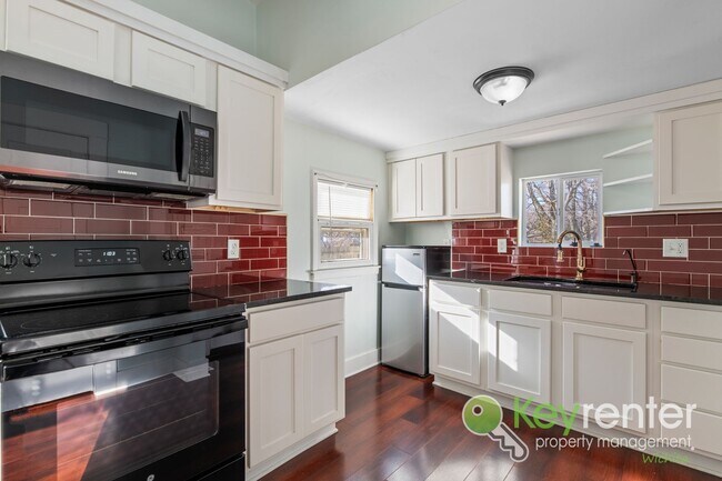 Building Photo - N Jefferson Duplex