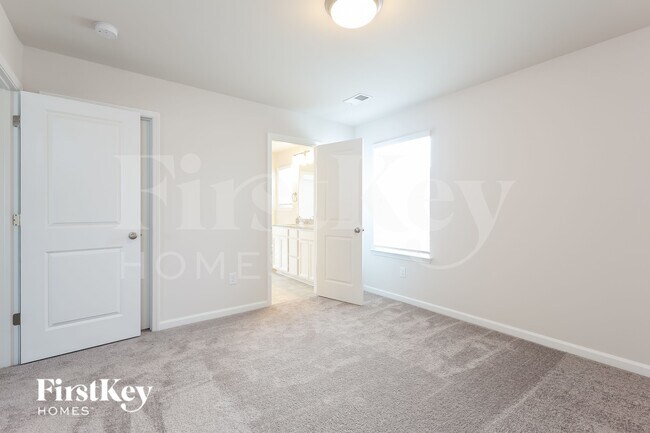 Building Photo - 1100 Mission Hill Ln