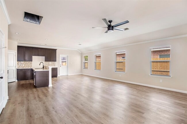 Building Photo - 322 Carlos Leal Dr