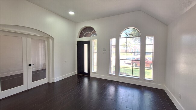Building Photo - 17122 Canterbury Green Ct