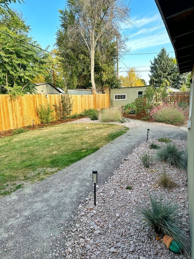 Building Photo - Downtown Loveland Home with Garage and Spa...