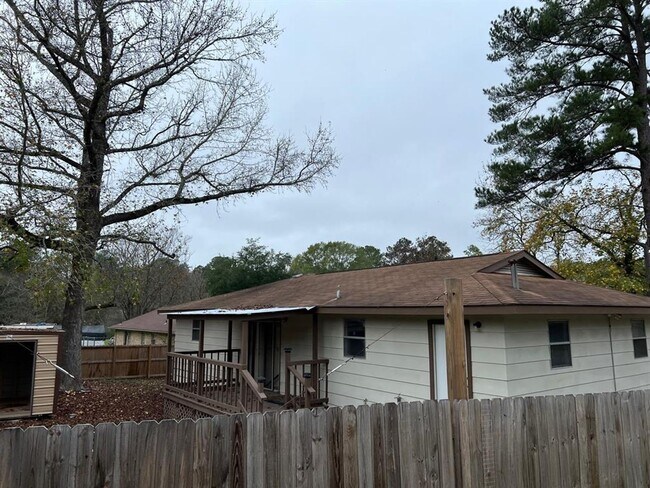 Building Photo - Gorgeous all renovated Home in Huntsville,...