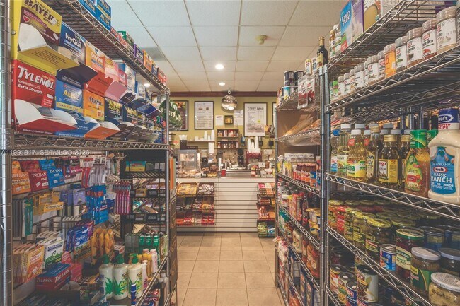 Building Photo - 1111 Brickell Bay Dr