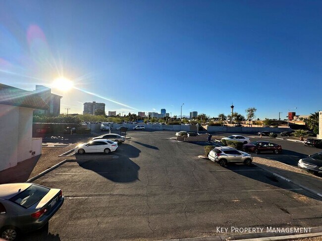 Building Photo - 1405 E Vegas Valley Dr