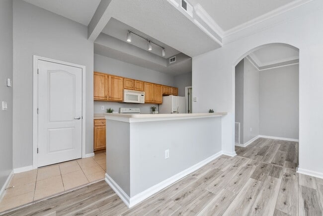 Building Photo - Beautiful 1 Bed 1 Bath with 1 car garage c...