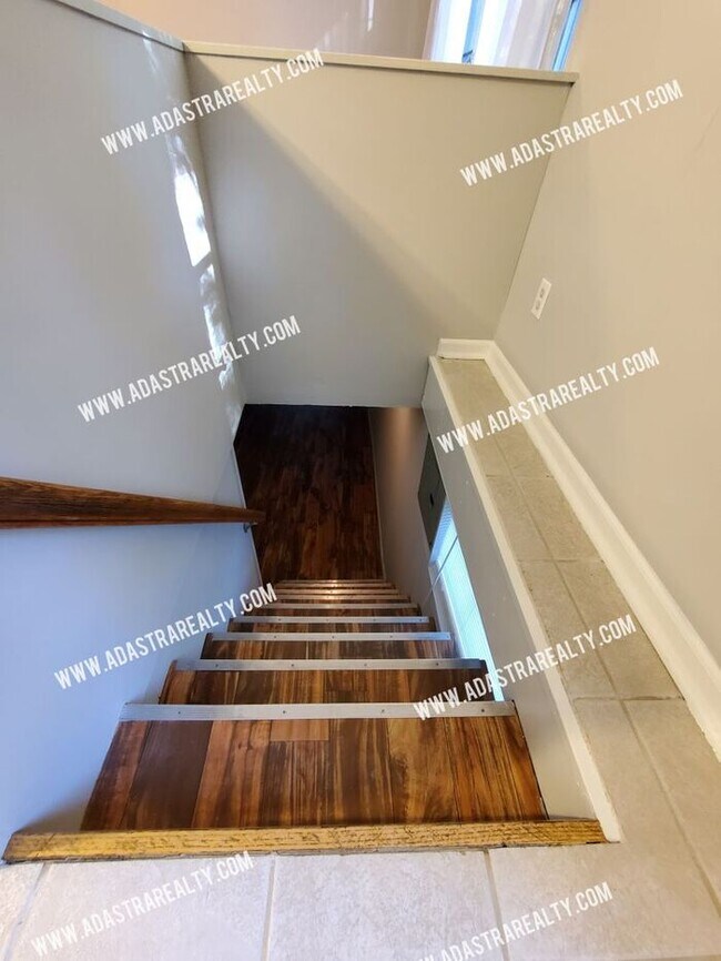 Building Photo - 4 Bedroom 2 Bath Ranch in Prairie Village-Coming SOON!!