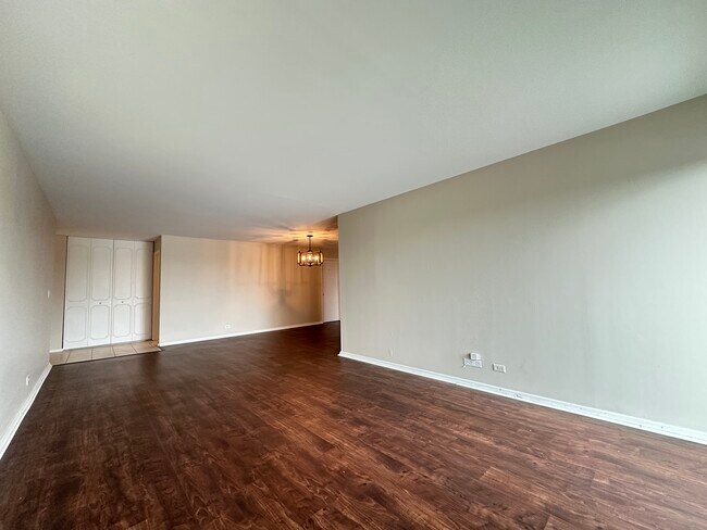 Building Photo - 7229 W Higgins Ave
