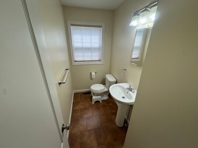Building Photo - 14 Merrimac Way