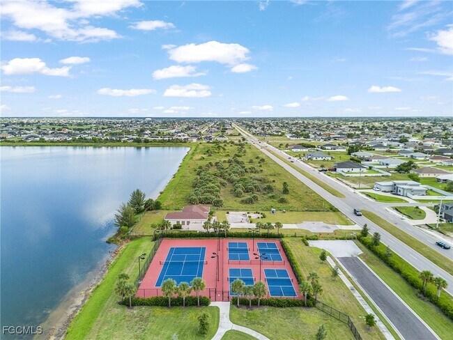 Building Photo - 425 Coral Reef Pl