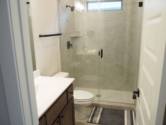 Building Photo - 4 Bed 4.5 Bath in Argyle
