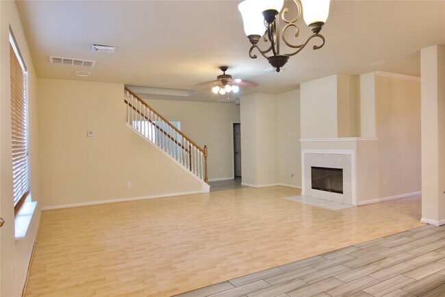 Building Photo - 3215 Cumberland Ct