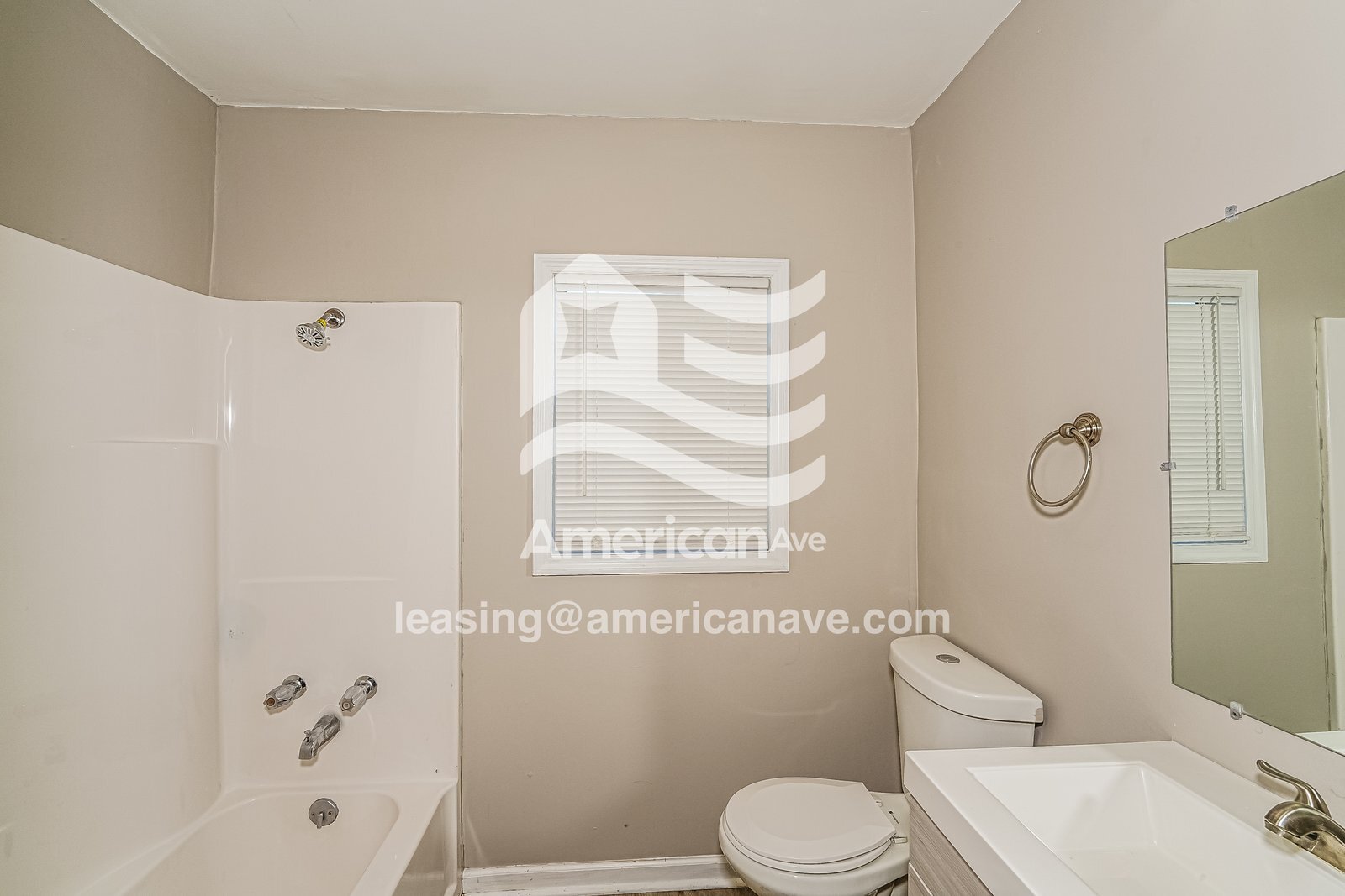 Building Photo - 707 19th St S