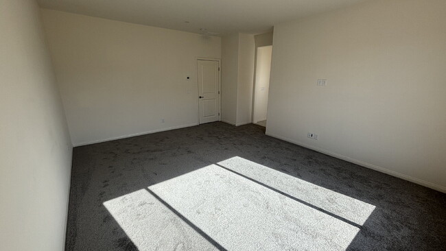 Building Photo - One Story 6-bedroom Home with Attached Casita