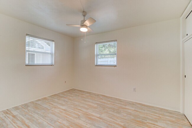 Building Photo - 2/1 Ormond Beachside Bungalow
