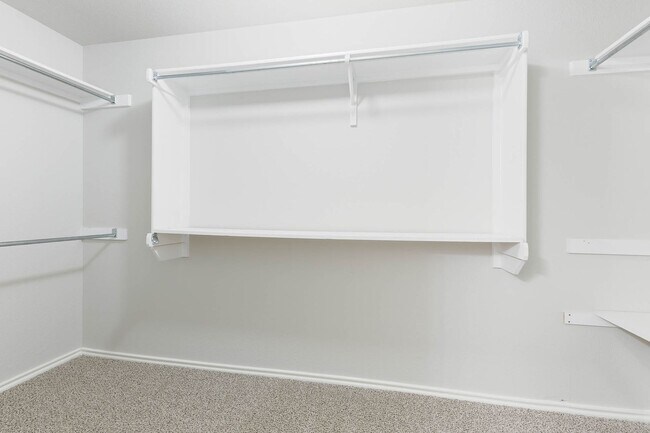 Building Photo - Rare 5 Bedroom Home Available for Immediate Move In w/downstairs Master Bedroom