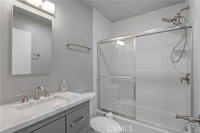 Building Photo - 221 S Oak Knoll Ave