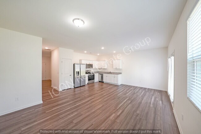 Building Photo - 3/2.5 Townhouse close to 41 and downtown